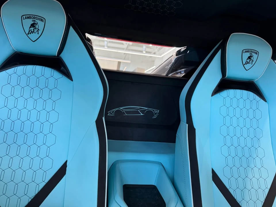 2025 Lamborghini Revuelto - Image 16 of 17