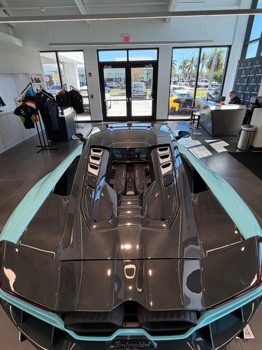 2025 Lamborghini Revuelto - Image 12 of 17
