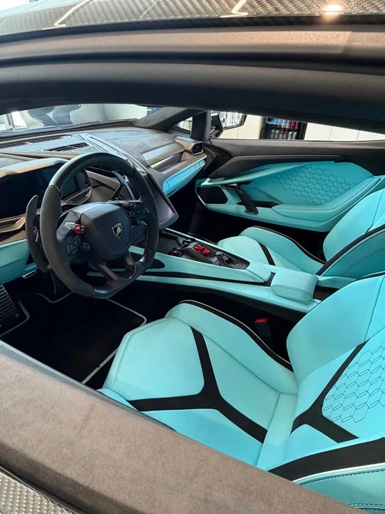 2025 Lamborghini Revuelto - Image 9 of 17