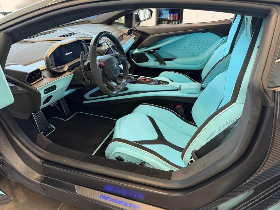 2025 Lamborghini Revuelto - Image 13 of 17