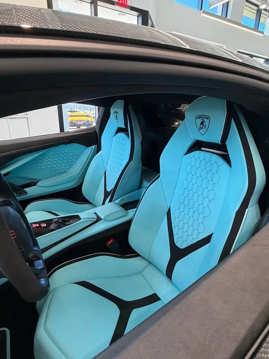 2025 Lamborghini Revuelto - Image 10 of 17