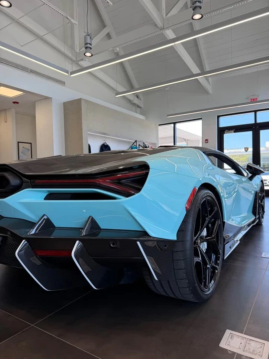 2025 Lamborghini Revuelto - Image 15 of 17