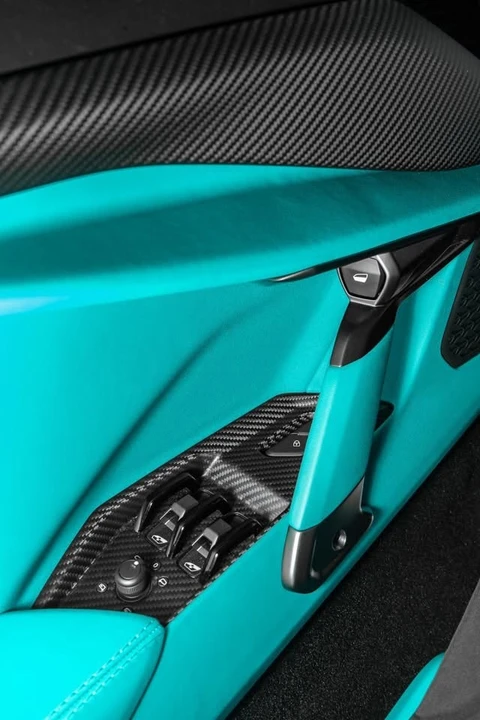 2025 Lamborghini Revuelto - Image 11 of 18