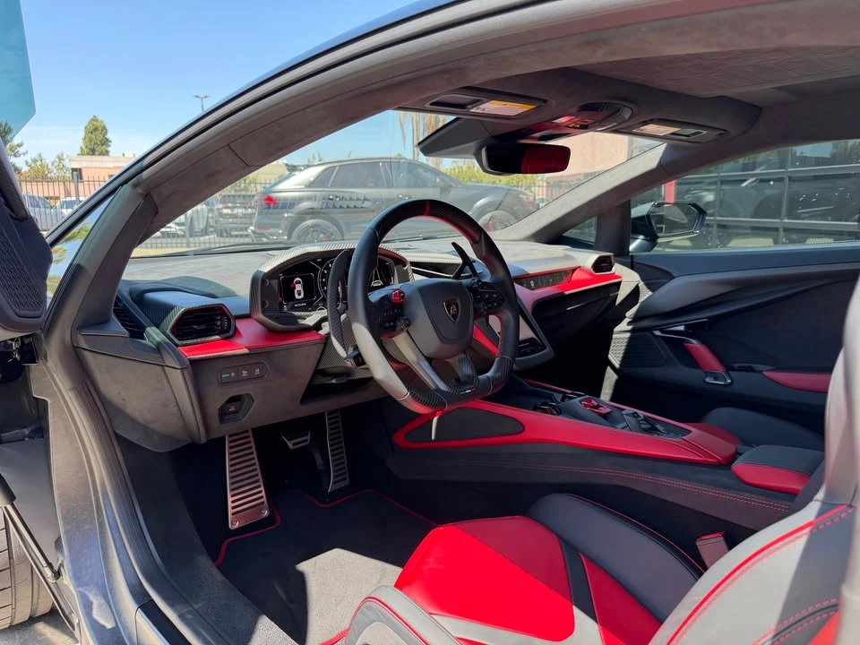 2025 Lamborghini Revuelto - Image 13 of 20
