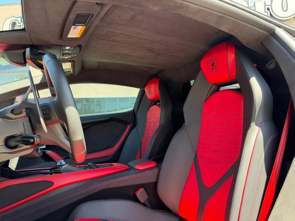 2025 Lamborghini Revuelto - Image 14 of 20