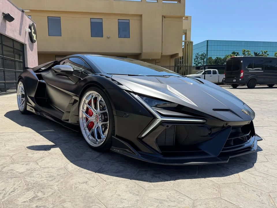 2025 Lamborghini Revuelto - Image 4 of 20