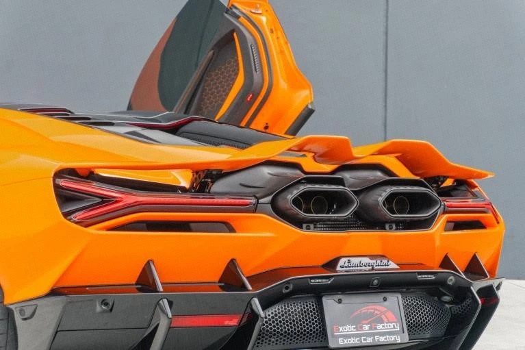 2025 Lamborghini Revuelto - Image 15 of 20