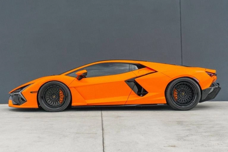 2025 Lamborghini Revuelto - Image 4 of 20