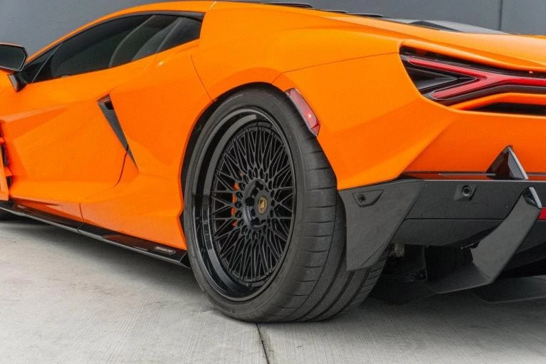 2025 Lamborghini Revuelto - Image 11 of 20