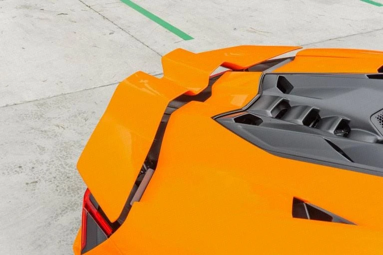 2025 Lamborghini Revuelto - Image 16 of 20