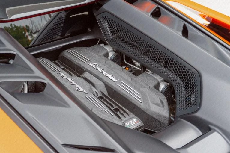 2025 Lamborghini Revuelto - Image 14 of 20