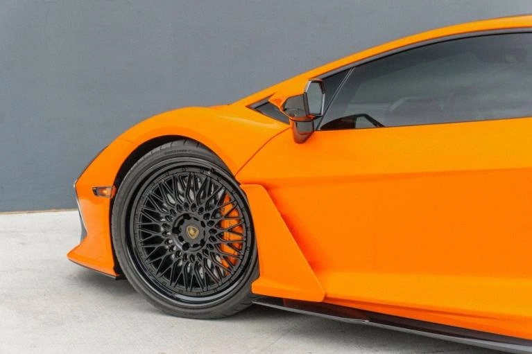 2025 Lamborghini Revuelto - Image 13 of 20