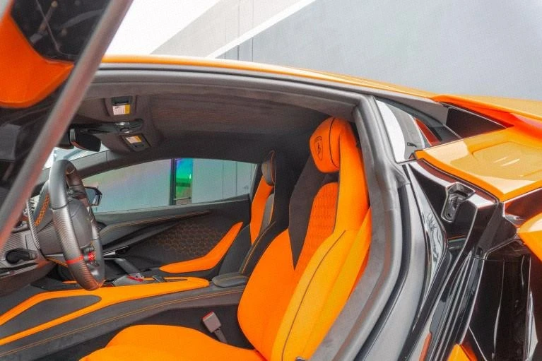 2025 Lamborghini Revuelto - Image 18 of 20