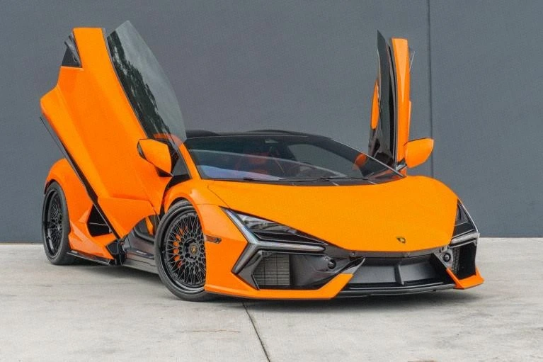 2025 Lamborghini Revuelto - Image 8 of 20