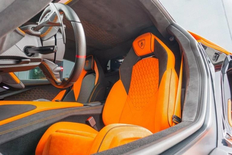 2025 Lamborghini Revuelto - Image 19 of 20
