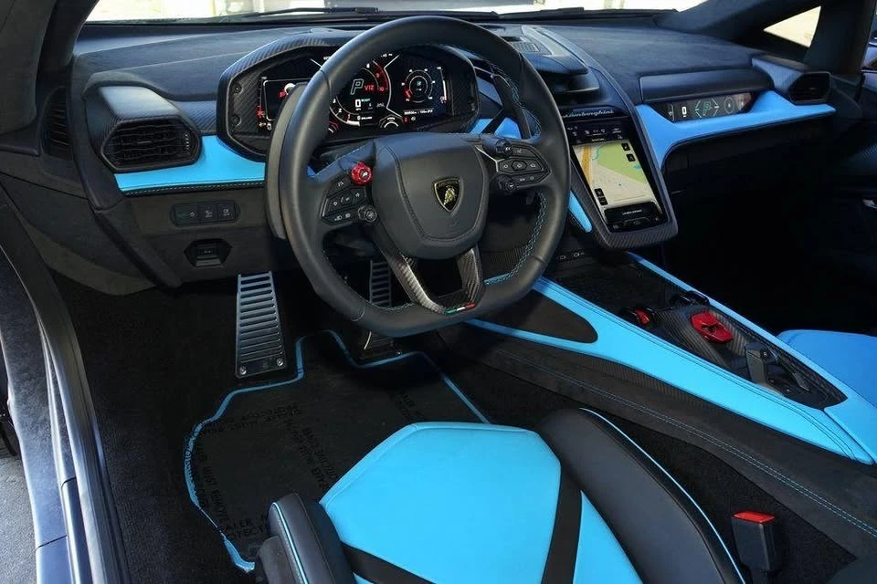 2025 Lamborghini Revuelto - Image 10 of 21