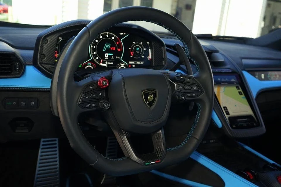 2025 Lamborghini Revuelto - Image 16 of 21