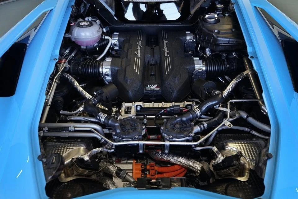 2025 Lamborghini Revuelto - Image 12 of 21