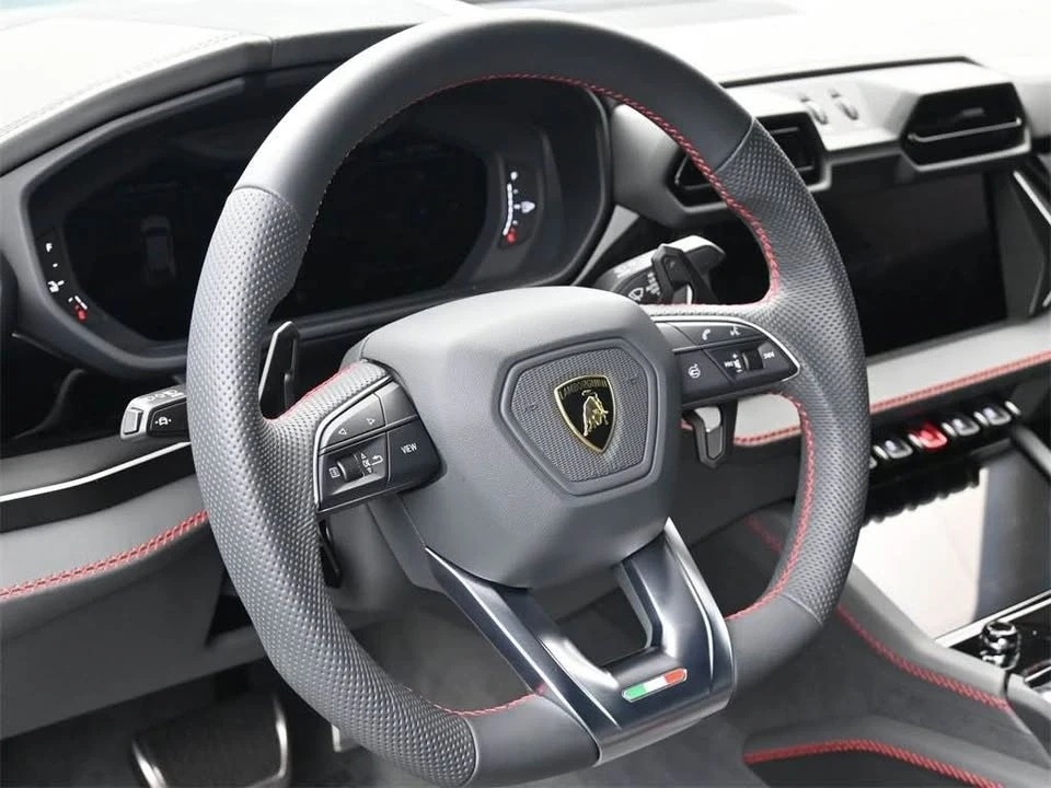 2025 Lamborghini Urus - Image 5 of 7