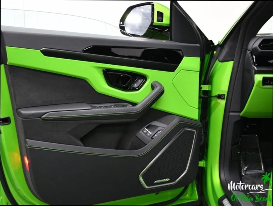 2025 Lamborghini Urus - Image 19 of 20