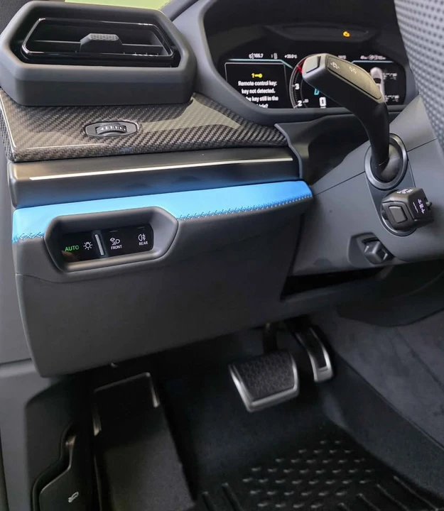 2025 Lamborghini Urus - Image 6 of 20