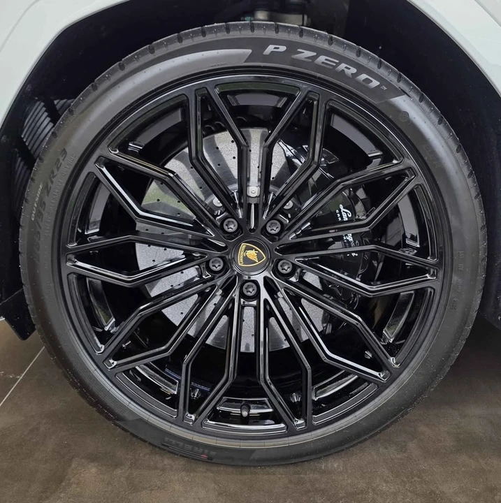 2025 Lamborghini Urus - Image 19 of 20