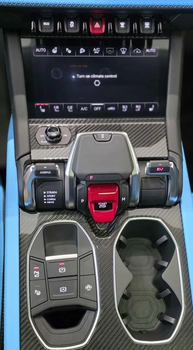 2025 Lamborghini Urus - Image 11 of 20