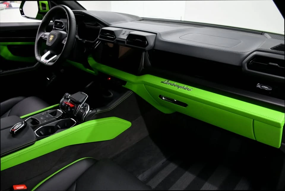 2025 Lamborghini Urus - Image 19 of 20