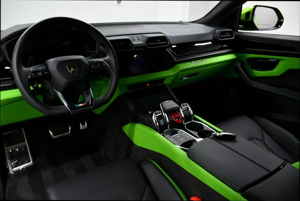 2025 Lamborghini Urus - Image 11 of 20