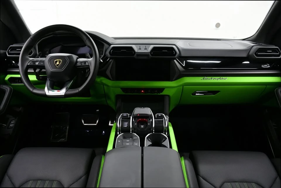 2025 Lamborghini Urus - Image 14 of 20