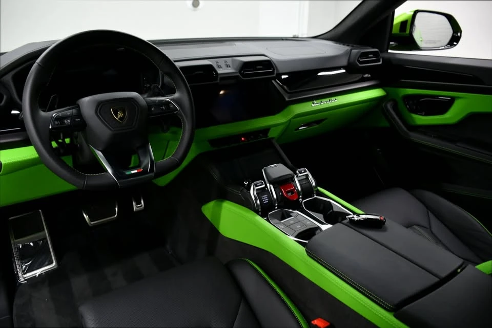 2025 Lamborghini Urus - Image 11 of 20