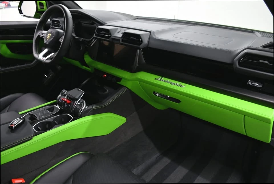 2025 Lamborghini Urus - Image 19 of 20