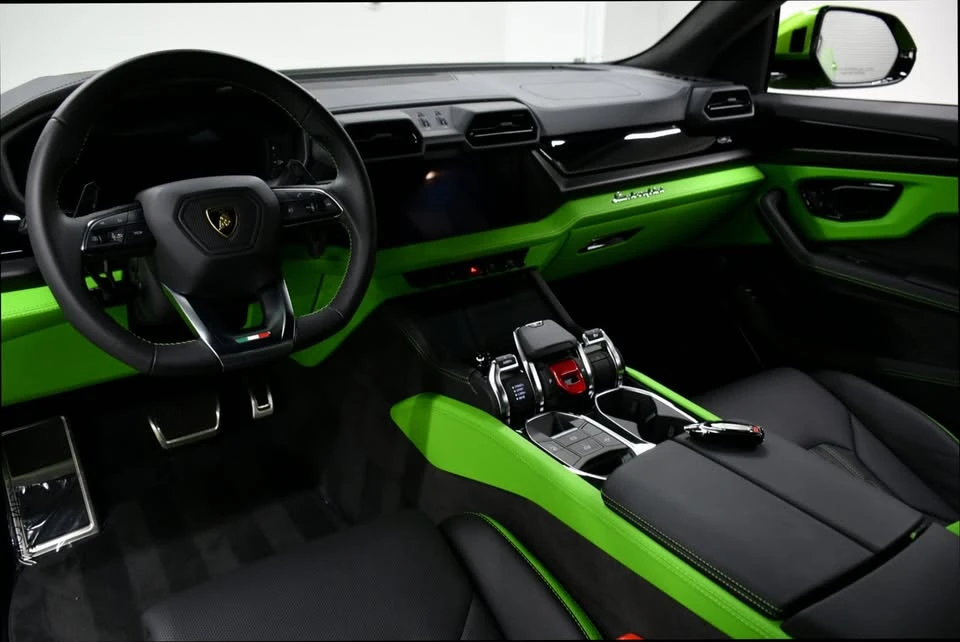 2025 Lamborghini Urus - Image 11 of 20