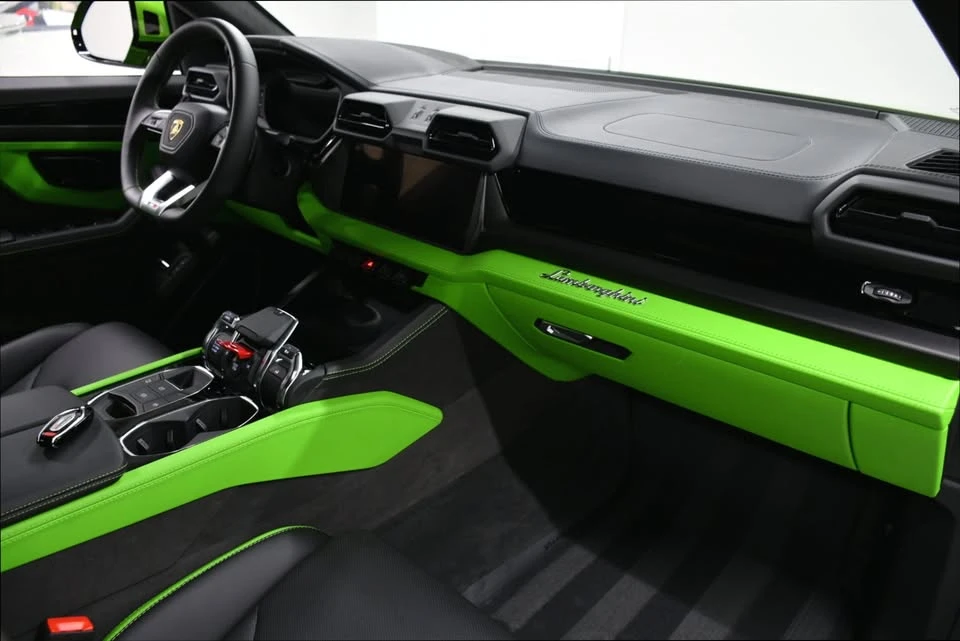2025 Lamborghini Urus - Image 19 of 20