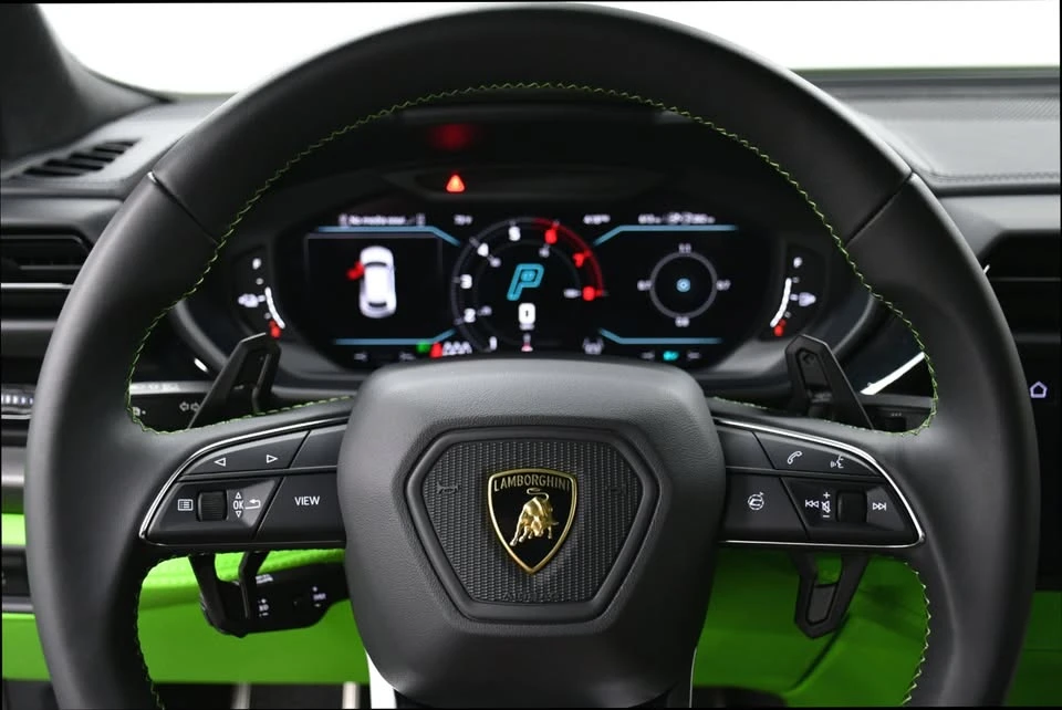2025 Lamborghini Urus - Image 15 of 20