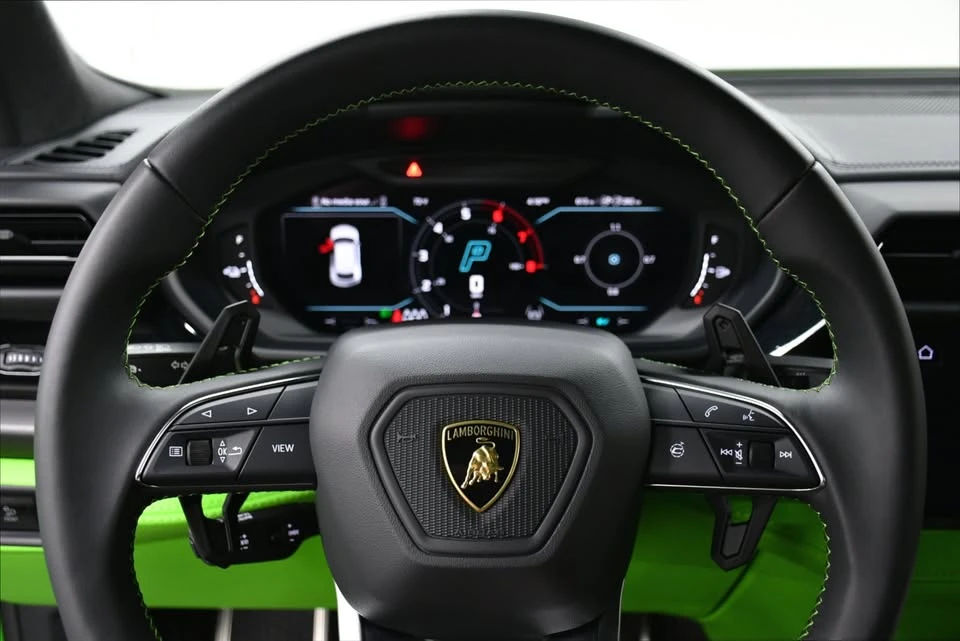 2025 Lamborghini Urus - Image 15 of 20