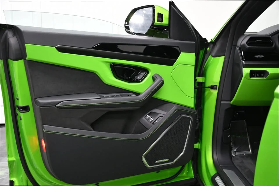2025 Lamborghini Urus - Image 11 of 20
