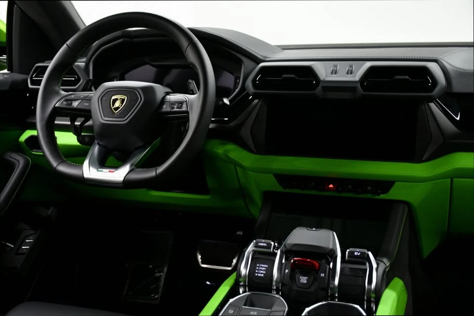2025 Lamborghini Urus - Image 20 of 20
