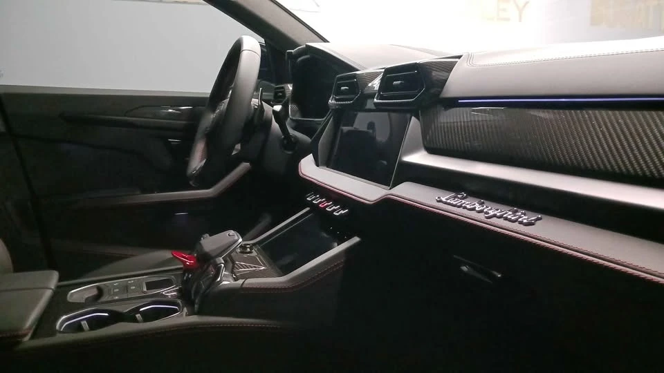 2025 Lamborghini Urus - Image 5 of 8