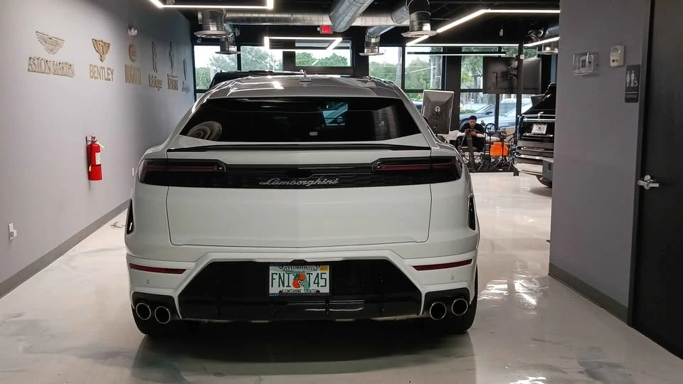 2025 Lamborghini Urus - Image 8 of 8