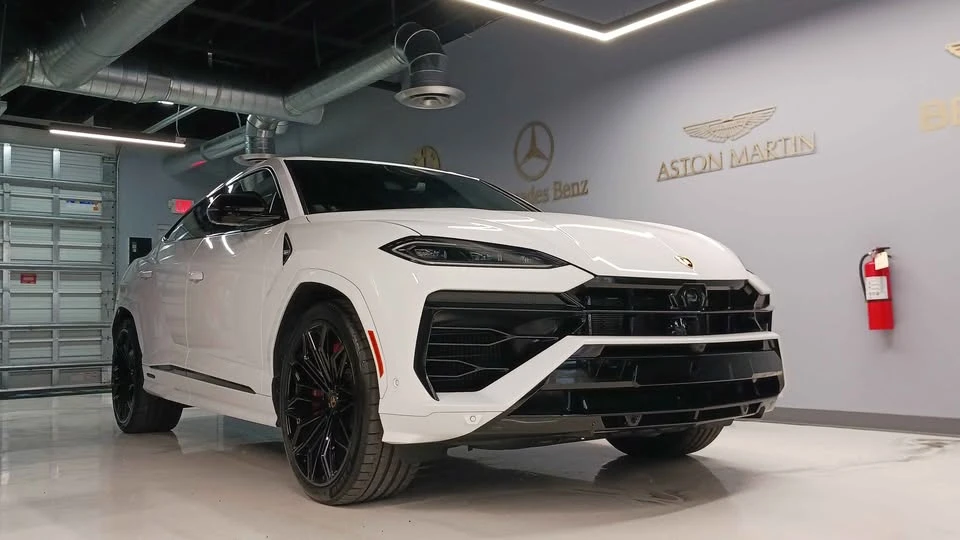 2025 Lamborghini Urus - Image 2 of 8