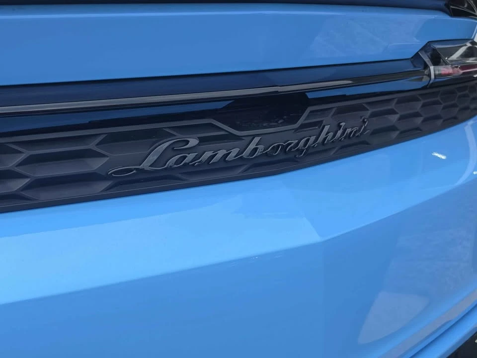 2025 Lamborghini Urus SE - Image 8 of 17