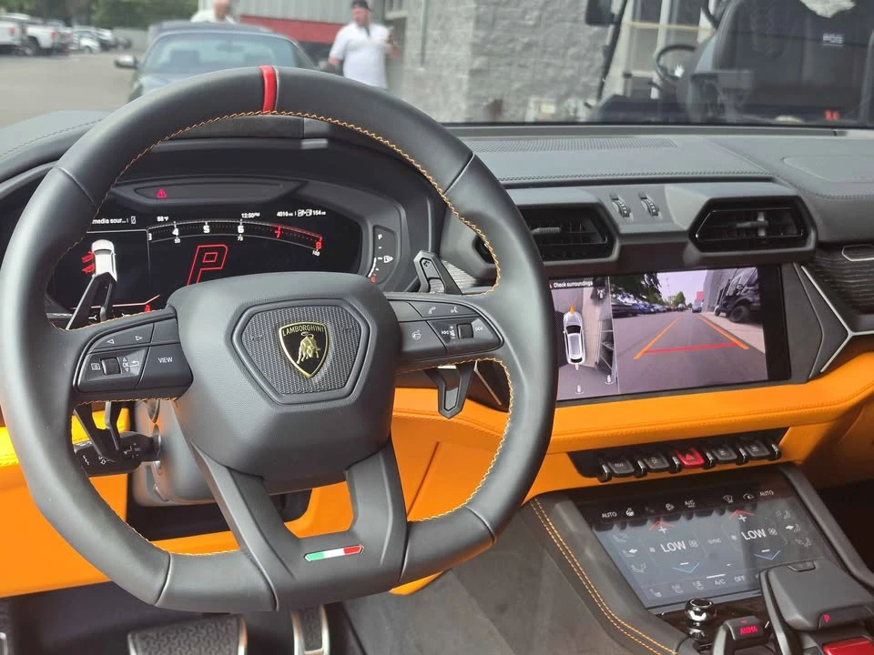 2025 Lamborghini Urus SE - Image 11 of 17