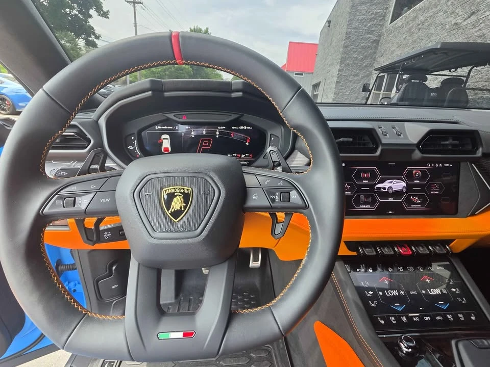 2025 Lamborghini Urus SE - Image 13 of 17