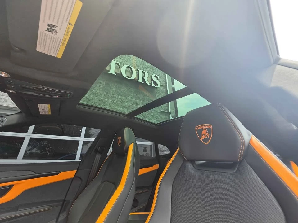 2025 Lamborghini Urus SE - Image 16 of 17