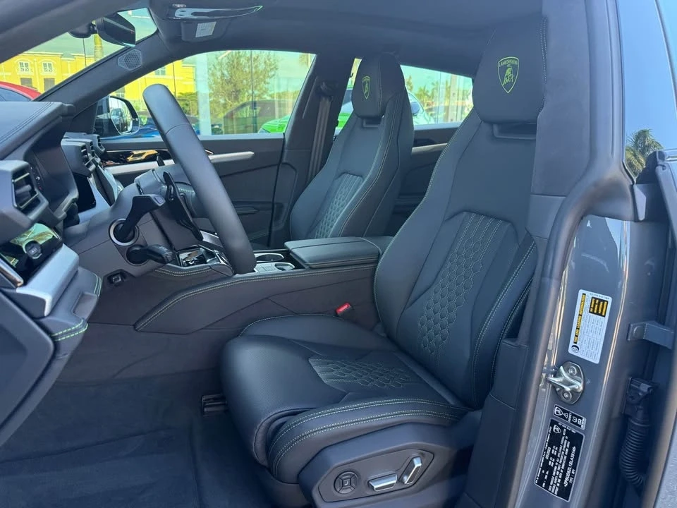 2025 Lamborghini Urus SE - Image 4 of 6