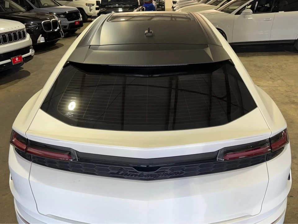 2025 Lamborghini Urus SE - Image 16 of 19