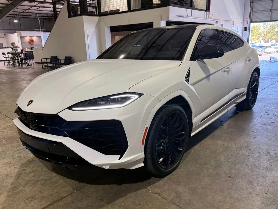 2025 Lamborghini Urus SE - Image 14 of 19