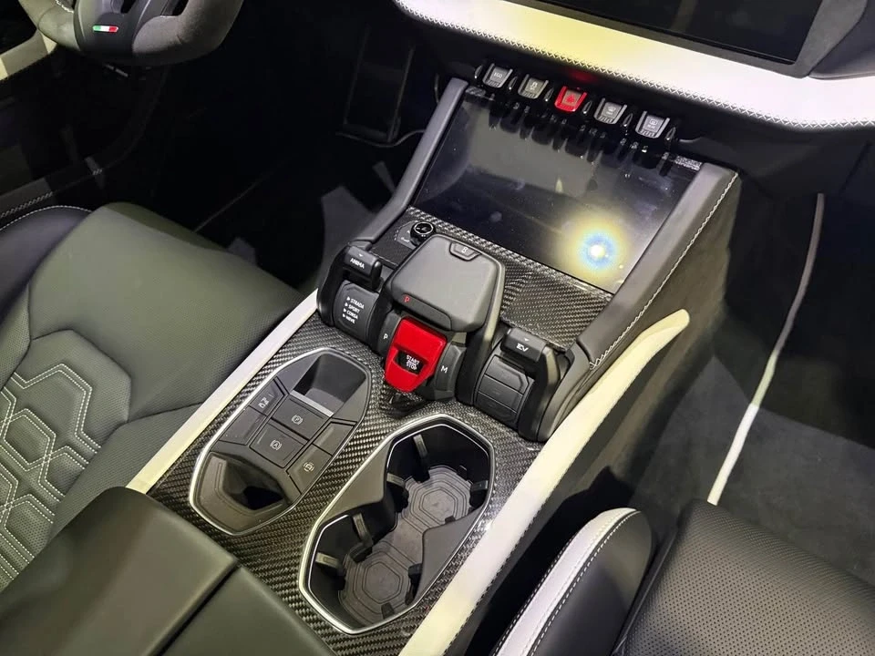 2025 Lamborghini Urus SE - Image 8 of 19