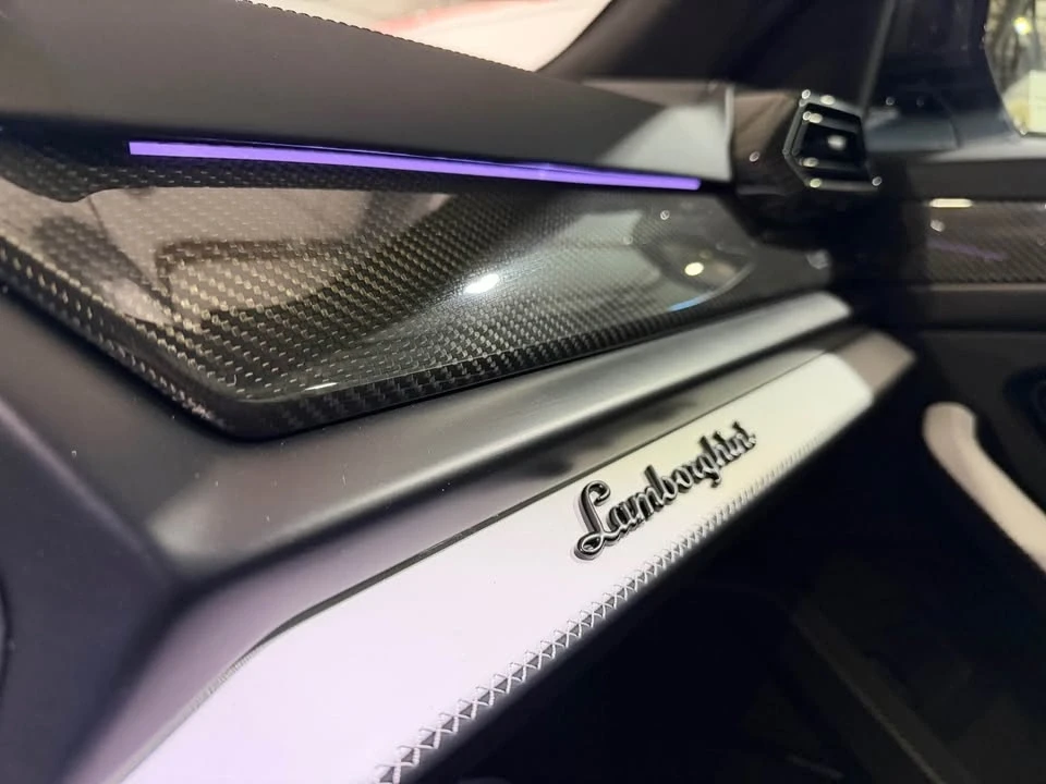 2025 Lamborghini Urus SE - Image 9 of 17